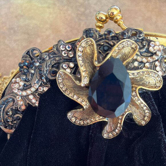 Letty Rare, Vintage Black Velvet Bag with Rhinestones / Decorative Clasp - Picture 12 of 12